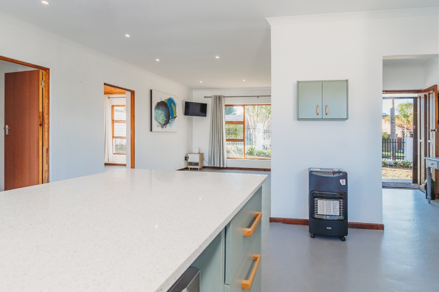 7 Bedroom Property for Sale in Loerie Park Western Cape
